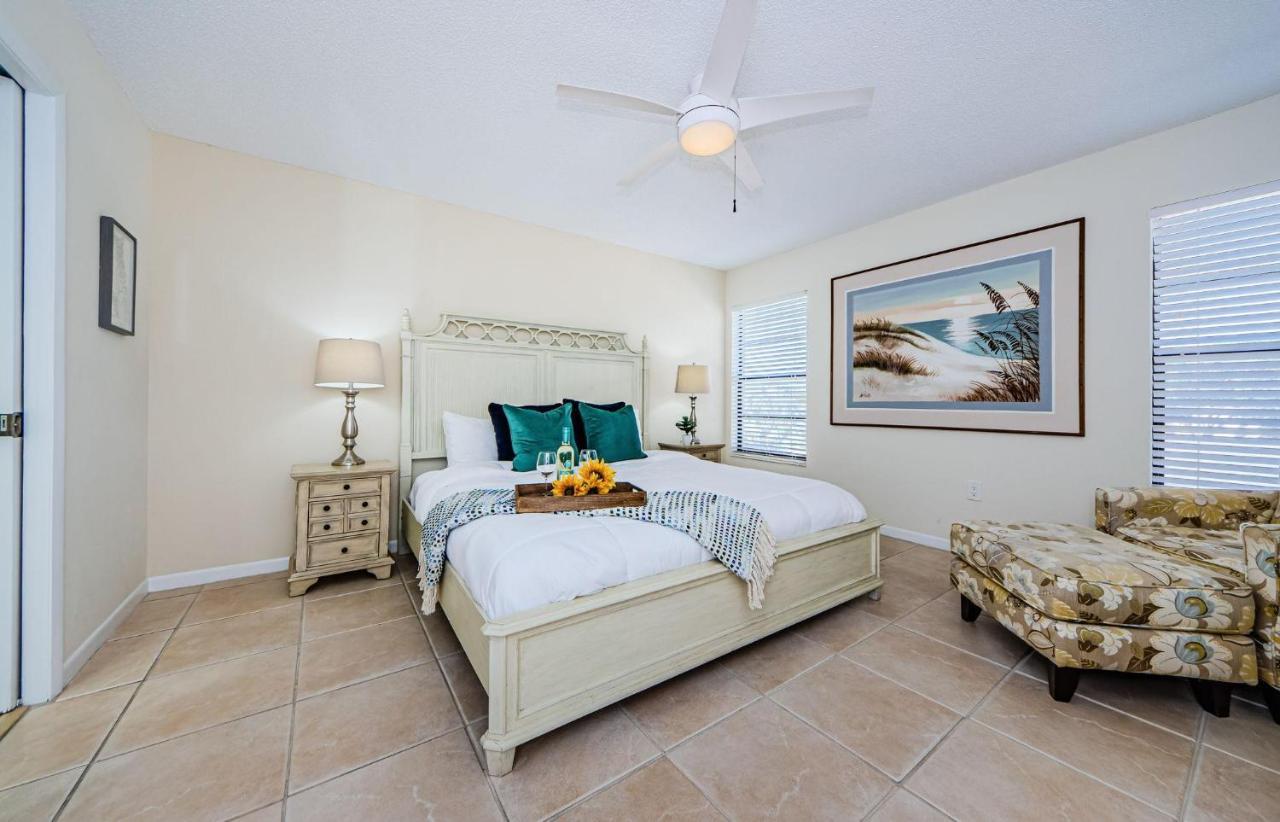 Fins Up In Clearwater Beach Exterior photo
