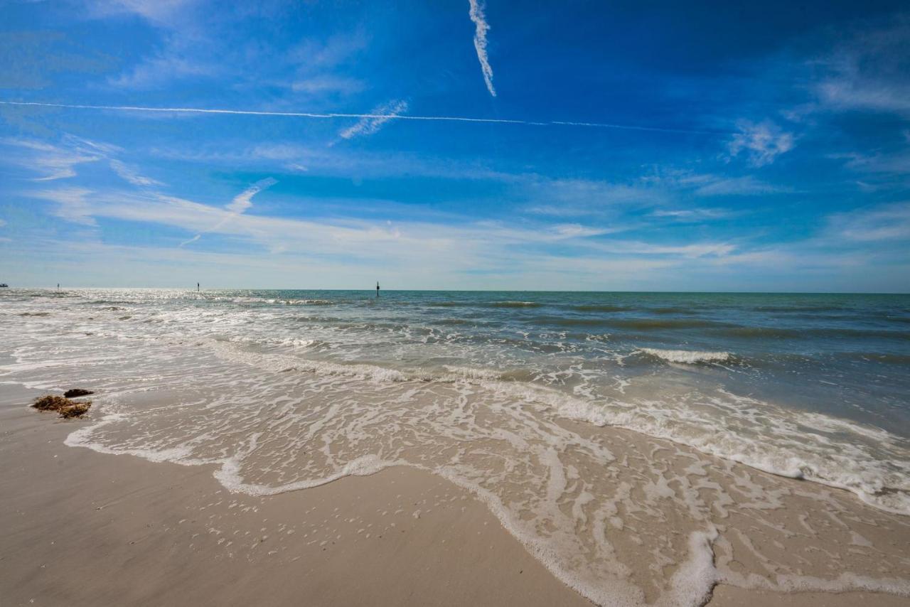 Fins Up In Clearwater Beach Exterior photo