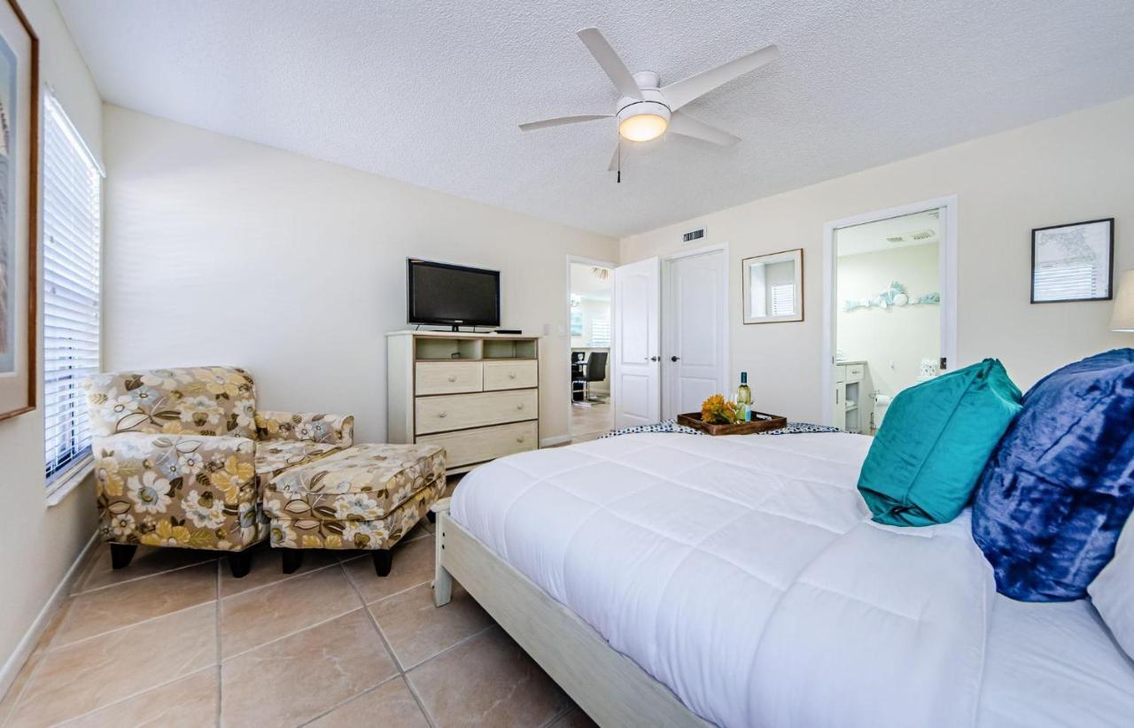 Fins Up In Clearwater Beach Exterior photo
