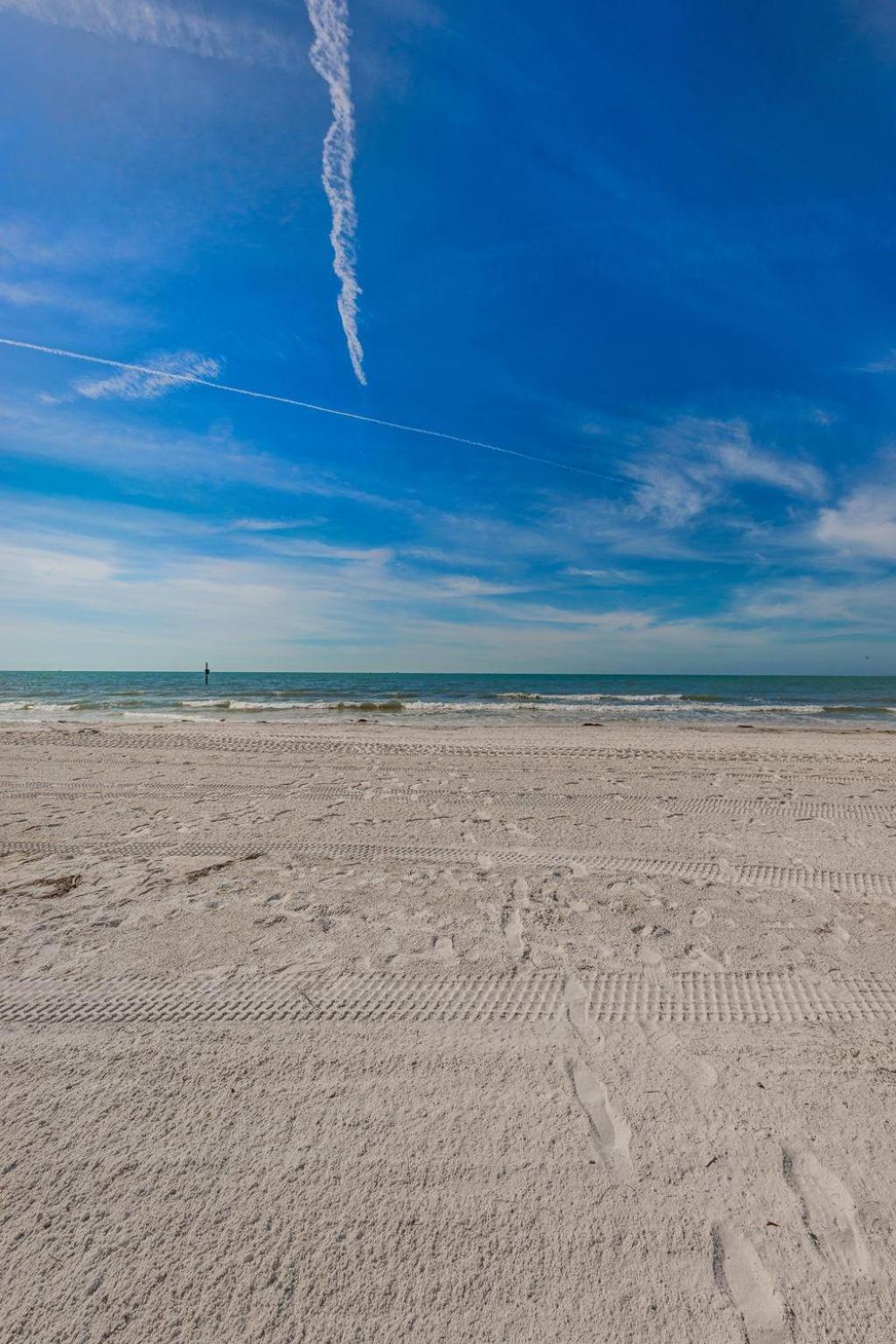 Fins Up In Clearwater Beach Exterior photo